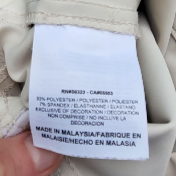 Women's Nike golf shorts size 2 Bermuda length cream colored - Picture 7 of 11